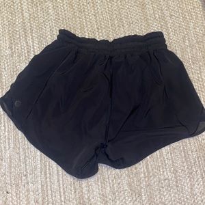 Lululemon hotty hot shorts 2.5 inch